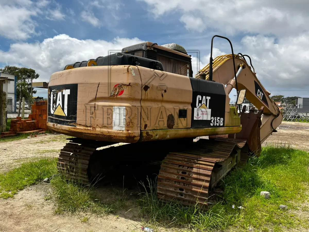 LOTE 018 - ESCAVADEIRA HIDRAULICA 315 M.A/CATERPILLAR, ANO/MODELO 1998/1998, PLACA IIK1529. AVALIADA EM  R$ 26.000,00.