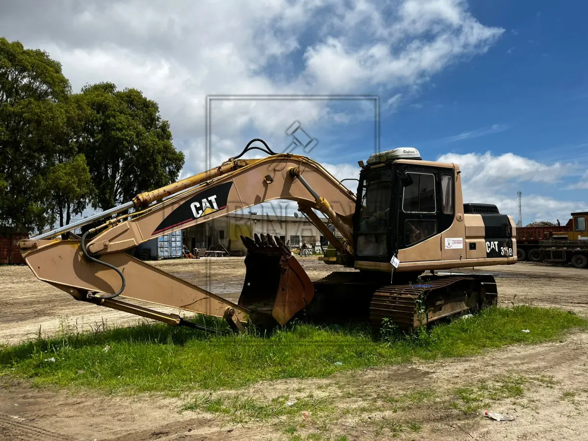 LOTE 018 - ESCAVADEIRA HIDRAULICA 315 M.A/CATERPILLAR, ANO/MODELO 1998/1998, PLACA IIK1529. AVALIADA EM  R$ 26.000,00.
