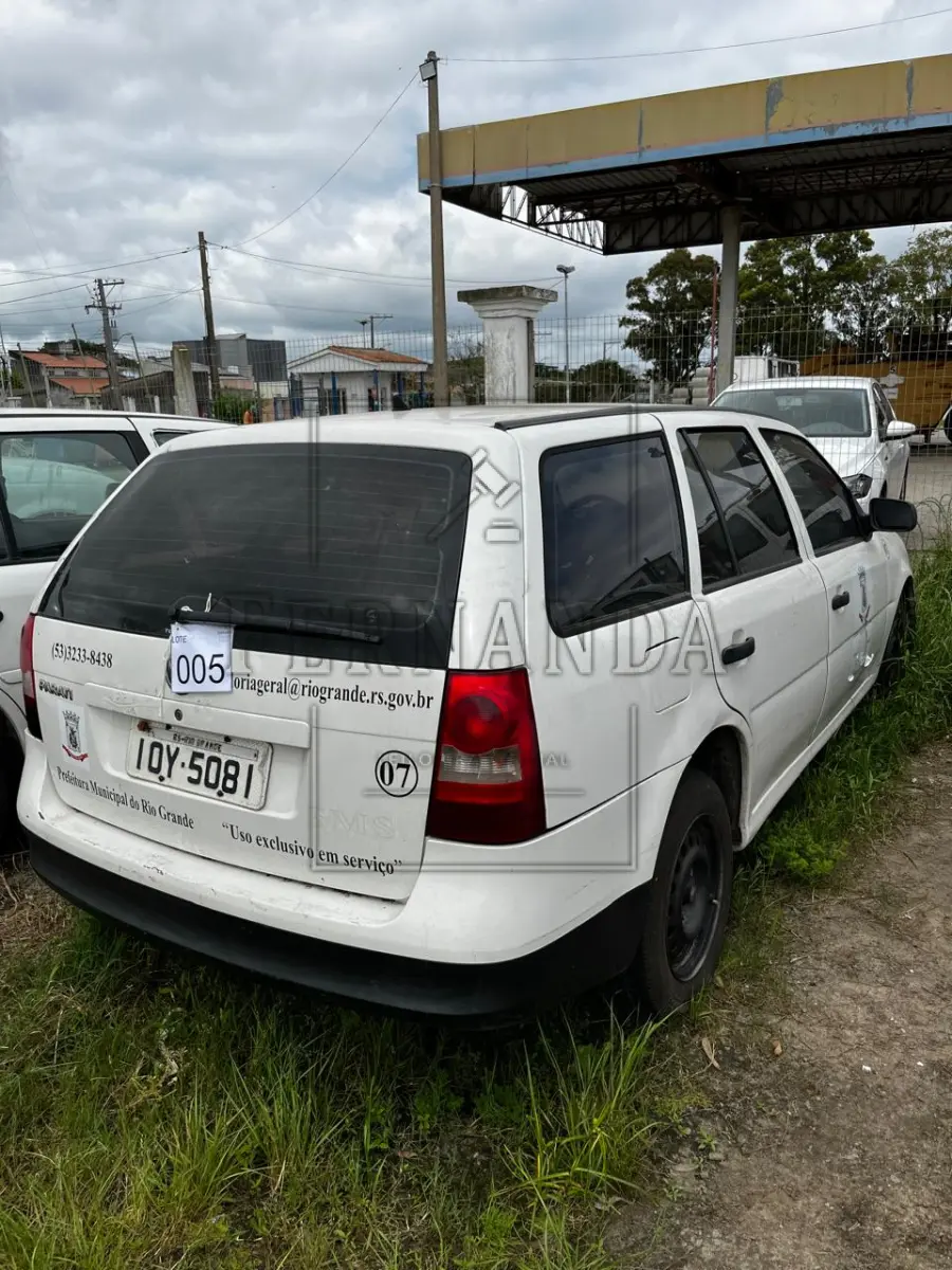 LOTE 005 - AUTOMÓVEL VW/ PARATI 1.6, ANO/MODELO 2008/2009, PLACA IOY5081. AVALIADO EM R$ 2.600,00.