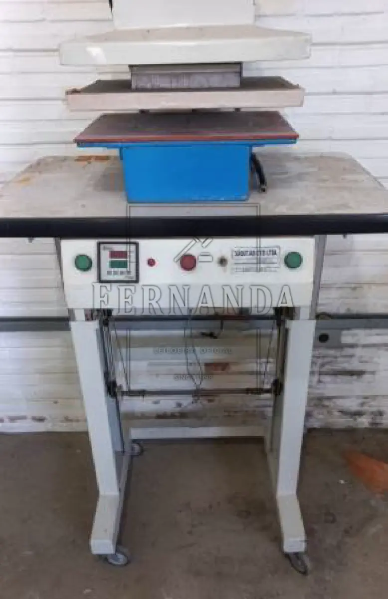 LOTE 017 - Máquina prensa, marca CYZI Máquinas Ltdas. Avaliada em R$ 3.200,00. 2° Leilão.