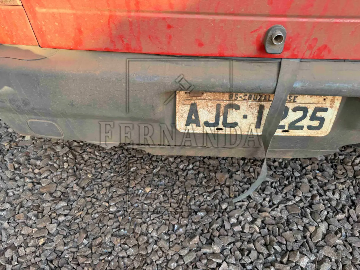 LOTE 004 - Veículo marca Volkswagem, modelo Gol Special 100, chassi 9BWCA05Y12T056058, cor vermelha, ano 2001, modelo 2002,, placas AJC-1225