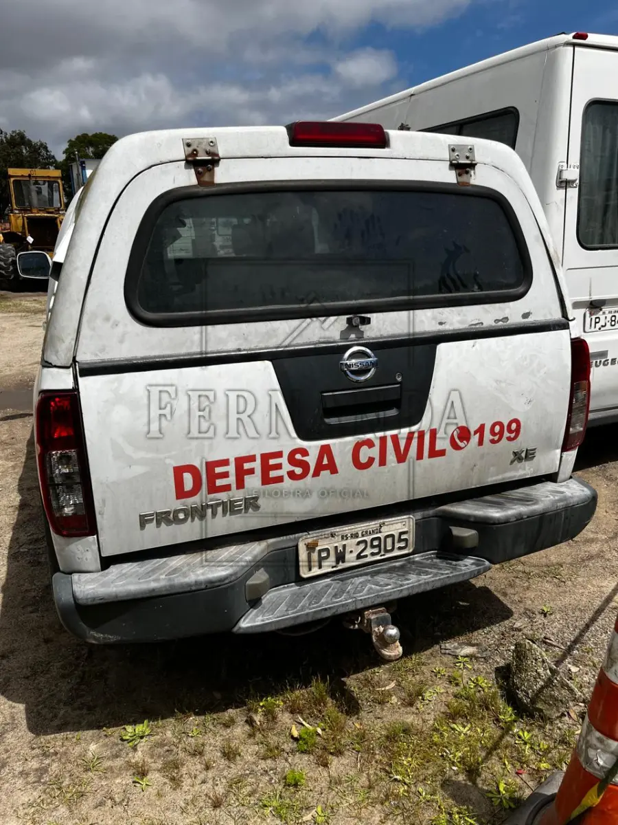 LOTE 010 - NISSAN FRONTIER, ANO/MODELO 2009/2009, PLACA IPW2905. AVALIADA EM R$ 18.000,00.