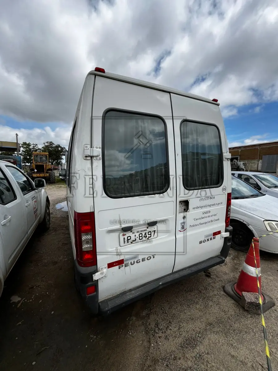 LOTE 007 - MICROÔNIBUS MARCA PEGEOUT/ BOXER JAEDI TUR, ANO/MODELO 2008/2009, PLACA IPJ8497. AVALIADO EM R$ 2.600,00