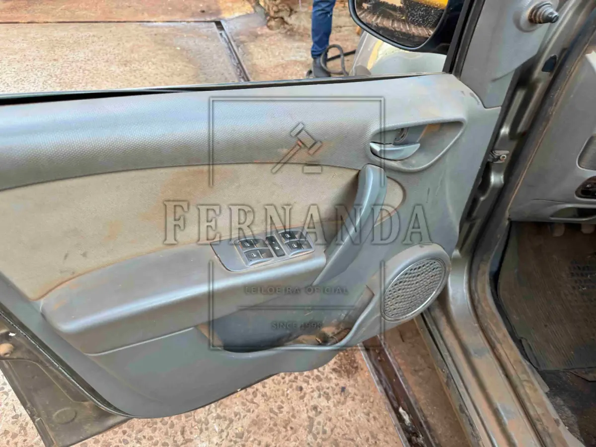 LOTE 007 - Veículo marca Fiat, modelo Siena Essence 1.6, cor cinza, ano 2016, modelo 2016, combustível álcool/gasolina, placas IXP-0260.