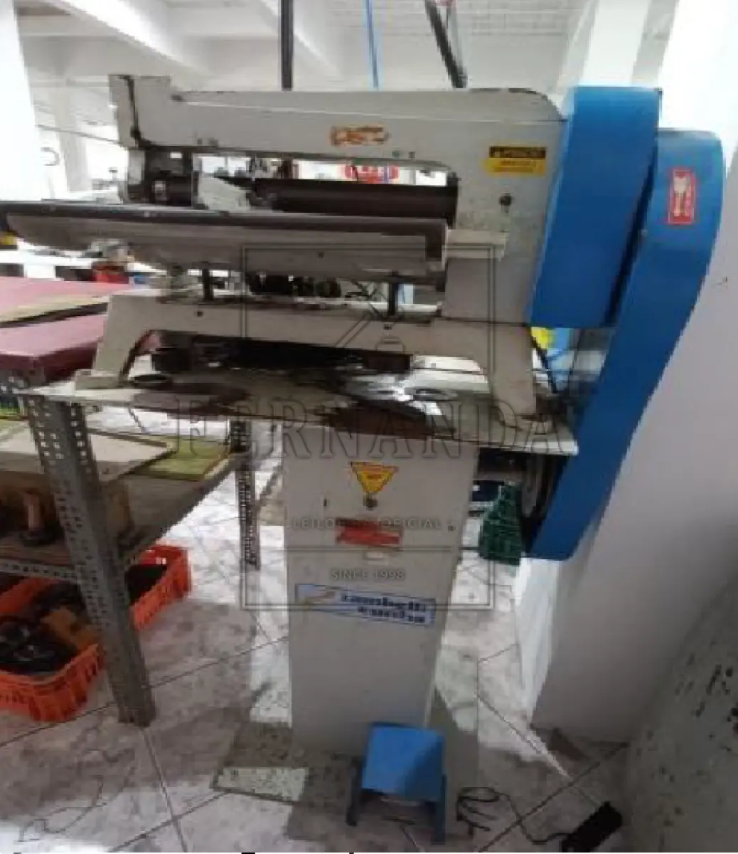 LOTE 013 - Máquina refiladora de alça/cortar tiras, marca Zambelli Cunha. Avaliada em R$ 8.500,00. 2° Leilão.