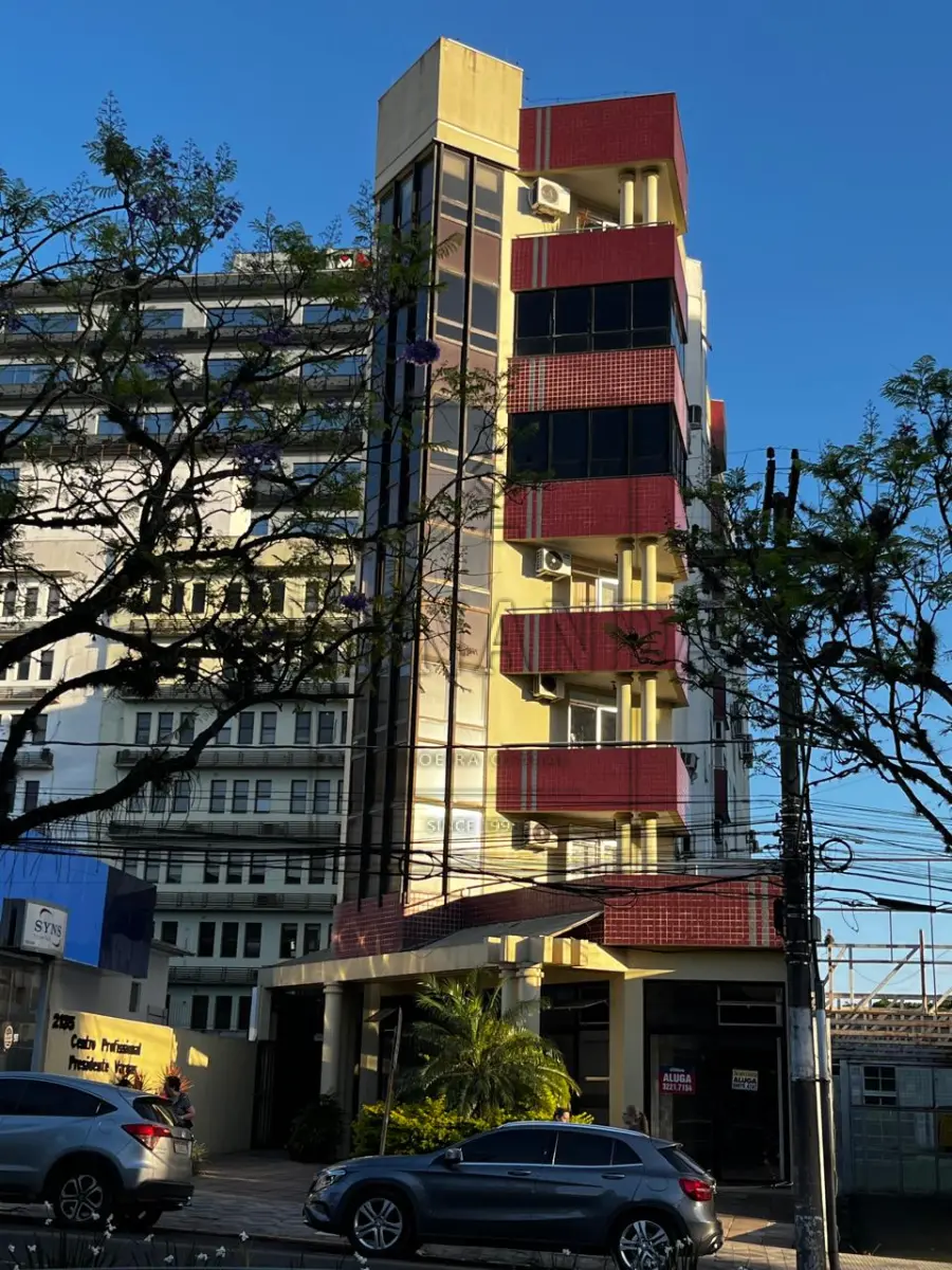 LOTE 002 - SANTA MARIA/RS: Sala Comercial, na Avenida Presidente Vargas, n° 2135/503, Centro, Santa Maria/RS. Matrícula n° 78.048. Avaliada em R$ 238.500,00.