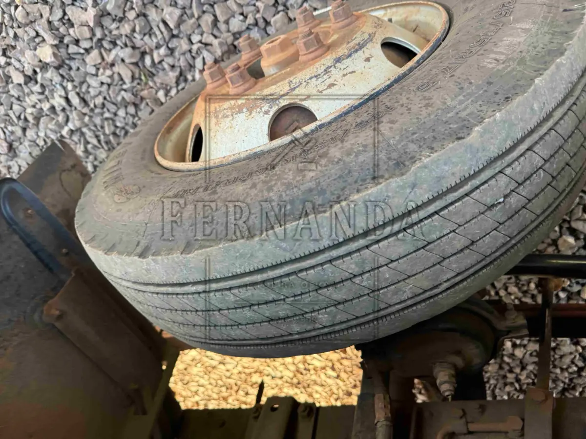 LOTE 001 - Veículo marca Ford, modelo Cargo 712, cor branca, ano 2008, modelo 2009,  placas ADO0G04
