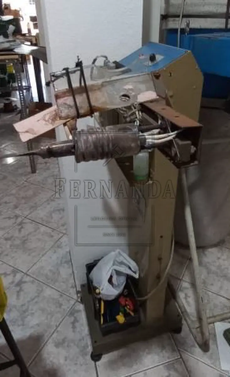 LOTE 041 - Máquina de queimar couro, marca Torielli, modelo 1050/1124. Avaliado em R$ 4.800,00. 2° Leilão