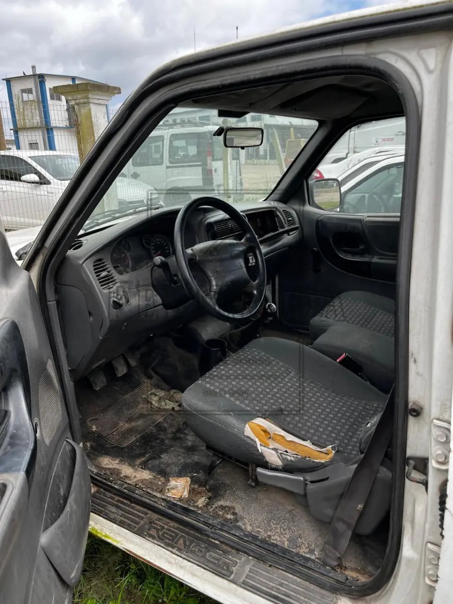 LOTE 008 - FORD RANGER XL 13F, ANO/MODELO 2005/2006,PLACA IMW2631. AVALIADA EM R$ 4.400,00.