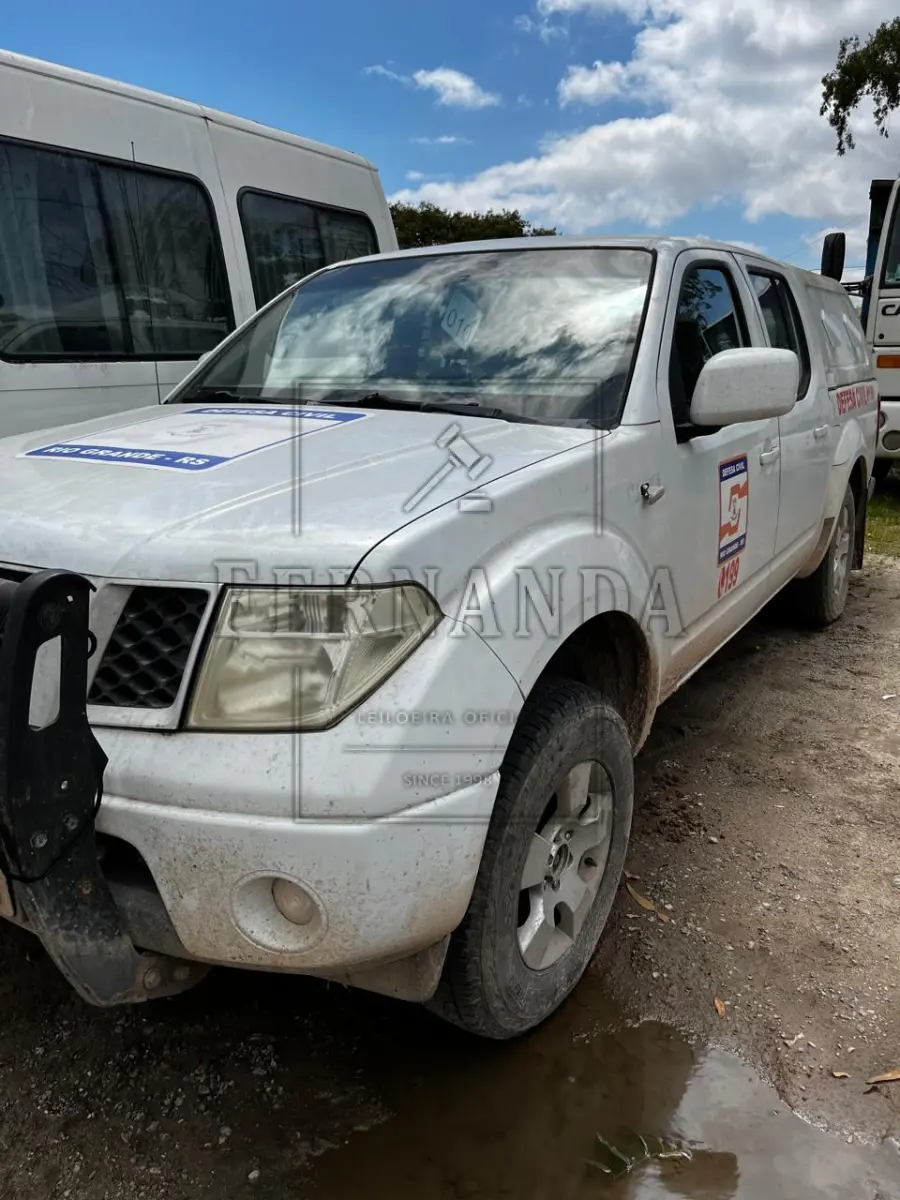 LOTE 010 - NISSAN FRONTIER, ANO/MODELO 2009/2009, PLACA IPW2905. AVALIADA EM R$ 18.000,00.