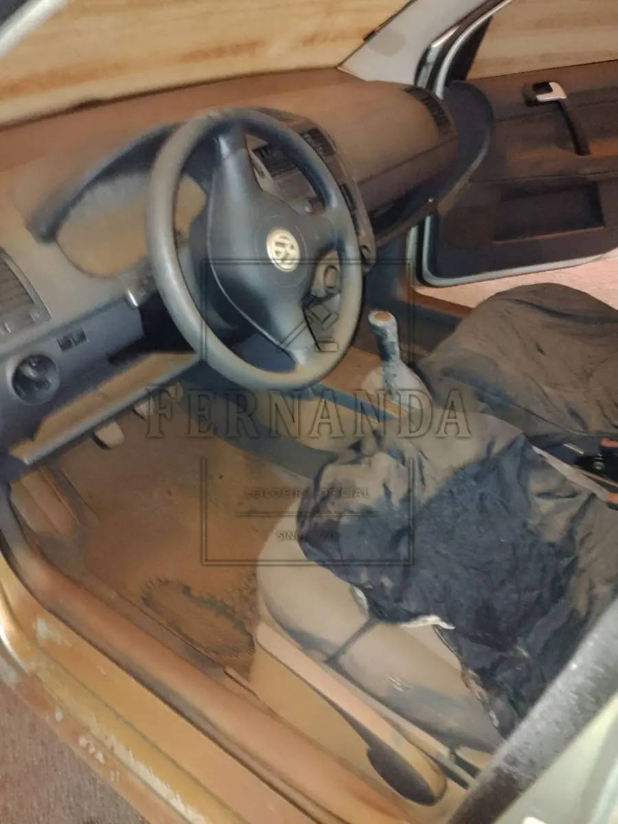 LOTE 001 - VEÍCULO DE ENCHENTE - VW Polo Sedan 1.6, ano/modelo 2006/2007, cor bege, placa AOI1798. Avaliado em R$23.000,00.