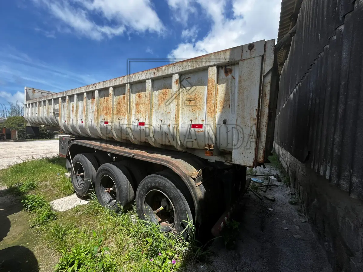 LOTE 019 - BASCULANTE SR/BECKER JUMBO CR, ANO/MODELO 2004/2004, PLACA IMC6747. AVALIADA EM R$ 17.500,00.