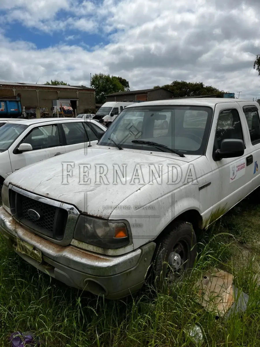 LOTE 008 - FORD RANGER XL 13F, ANO/MODELO 2005/2006,PLACA IMW2631. AVALIADA EM R$ 4.400,00.