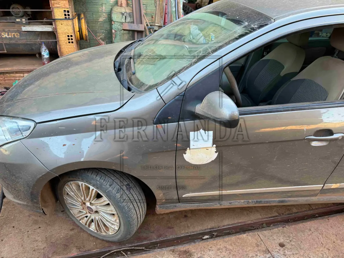LOTE 007 - Veículo marca Fiat, modelo Siena Essence 1.6, cor cinza, ano 2016, modelo 2016, combustível álcool/gasolina, placas IXP-0260.
