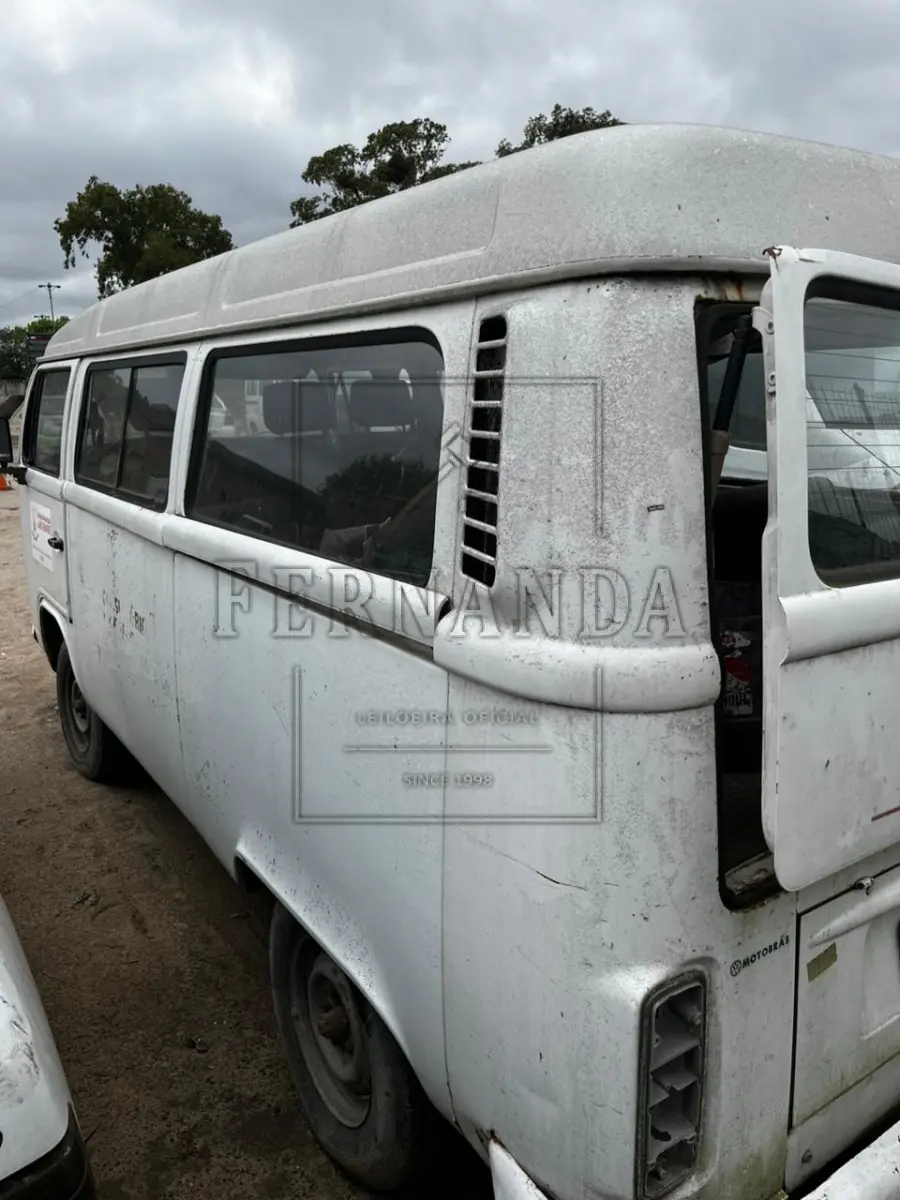LOTE 014 - VOLKSWAGEN KOMBI, ANO/MODELO 2003/2003,  PLACA IKZ0814. AVALIADA EM R$ 1.000,00.