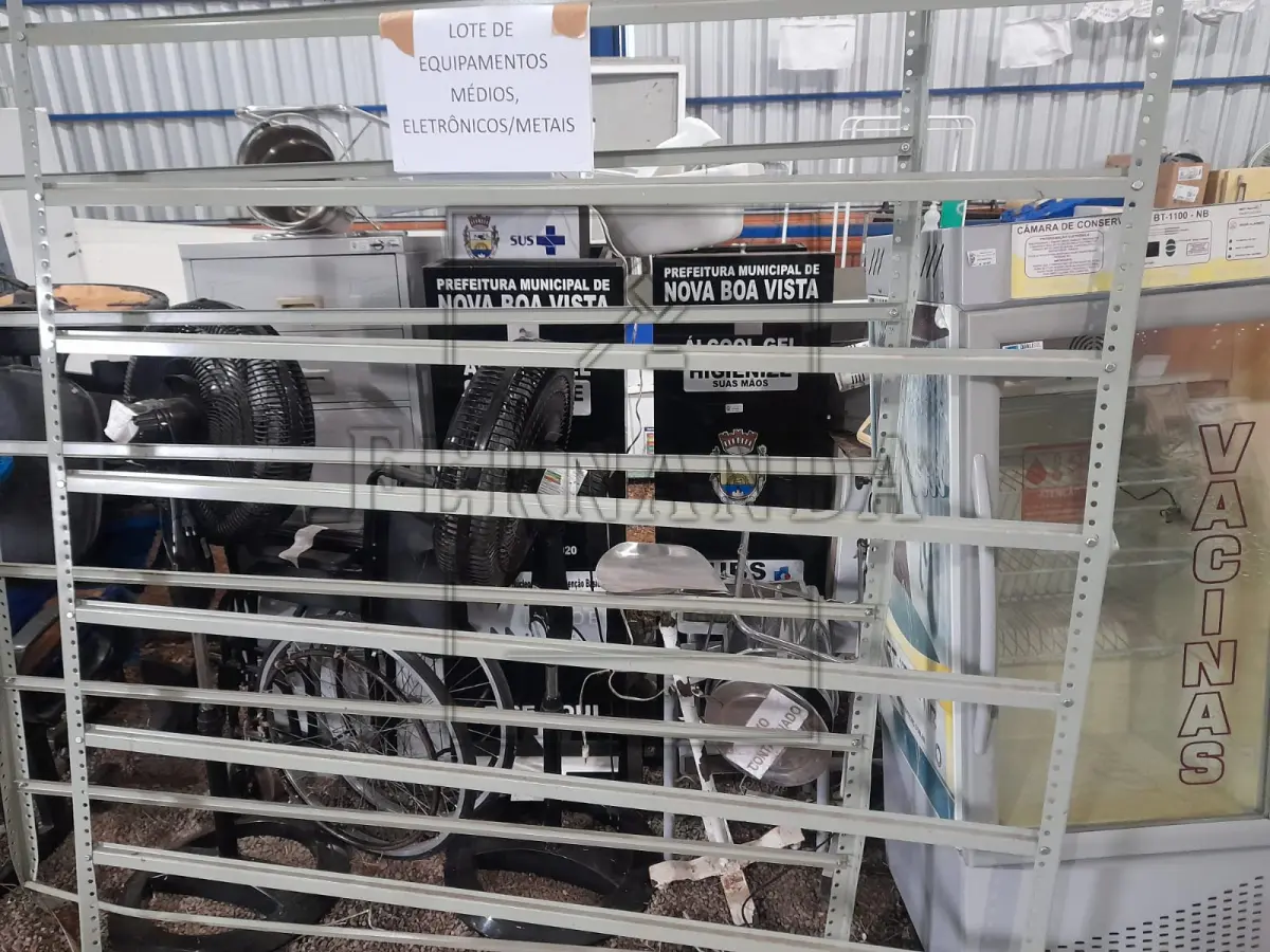 LOTE 014 - Lote de Equipamentos de eletrônicos médios e grandes, equipamentos em metal, aço e alumínio. Avaliado em R$ 6.018,23.