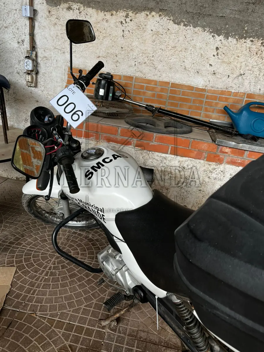 LOTE 006 - CG 125 CARGO HONDA, ANO/MODELO 2002/2002, PLACA IKR5547. AVALIADA EM R$ 1.100,00.