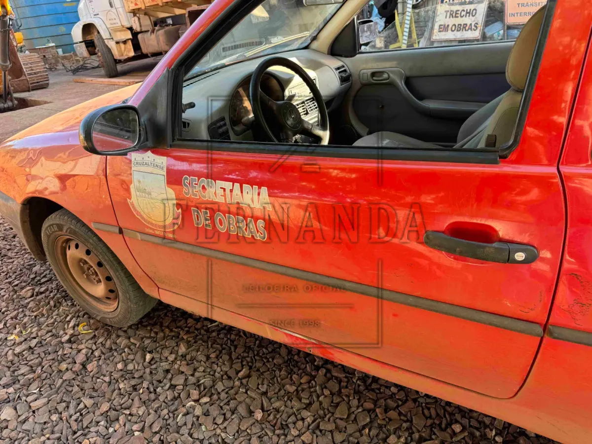 LOTE 004 - Veículo marca Volkswagem, modelo Gol Special 100, chassi 9BWCA05Y12T056058, cor vermelha, ano 2001, modelo 2002,, placas AJC-1225