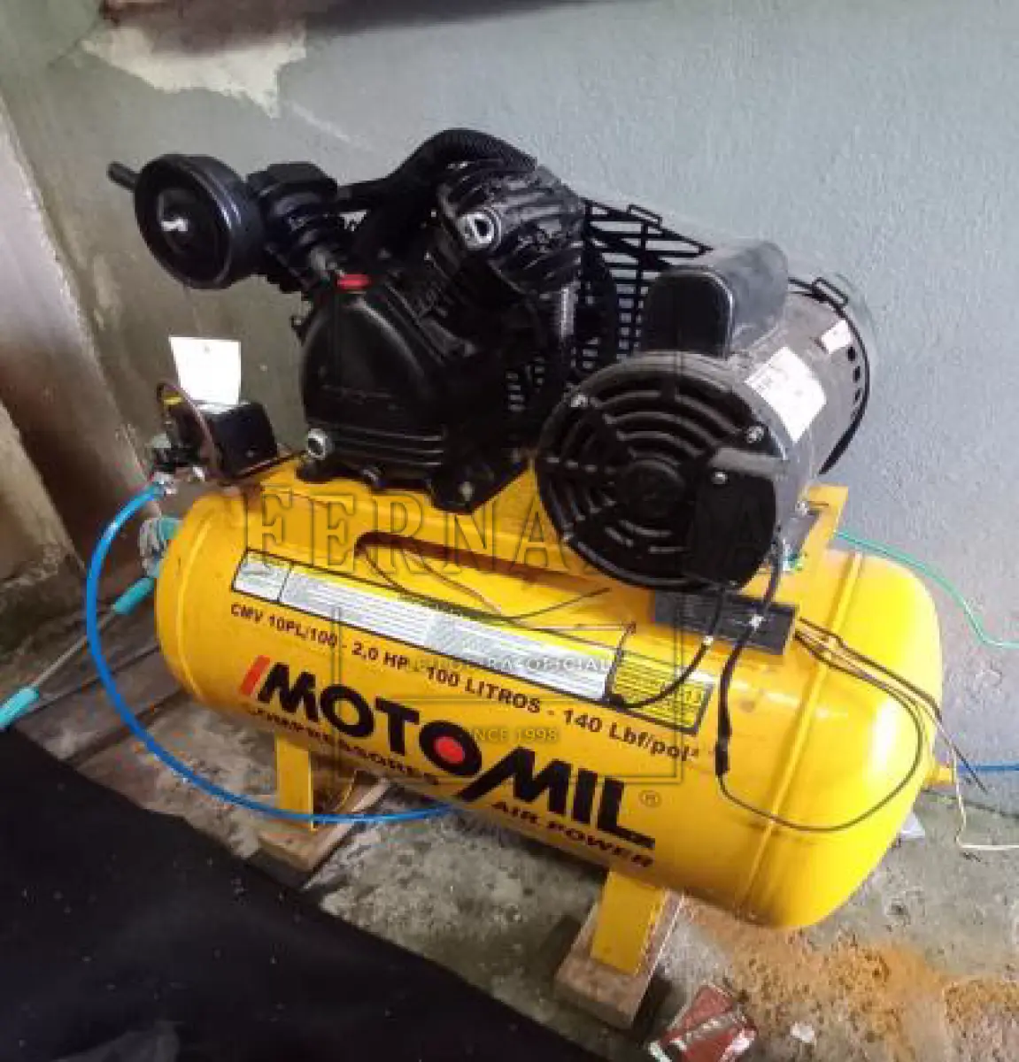LOTE 046 - Compressor de ar marca Motomil, modelo CMV 10 PL/100. Avaliado em R$ 5.000,00. 2° Leilão