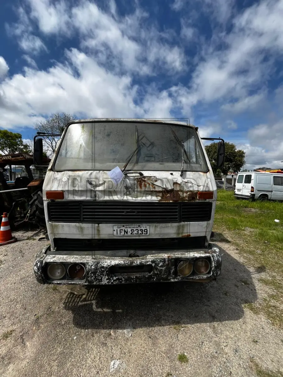 LOTE 017 - CAMINHÃO VOLKSWAGEN 14150, ANO/MODELO 1991/1992, PLACA IFN2339. AVALIADO EM R$ 2.600,00.