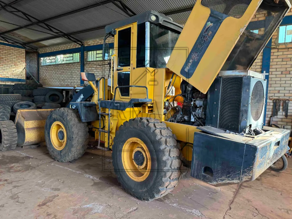 LOTE 002 - Carregador, marca MAXLOADER, modelo MAX934N, ano 2017, número série MCH0005.