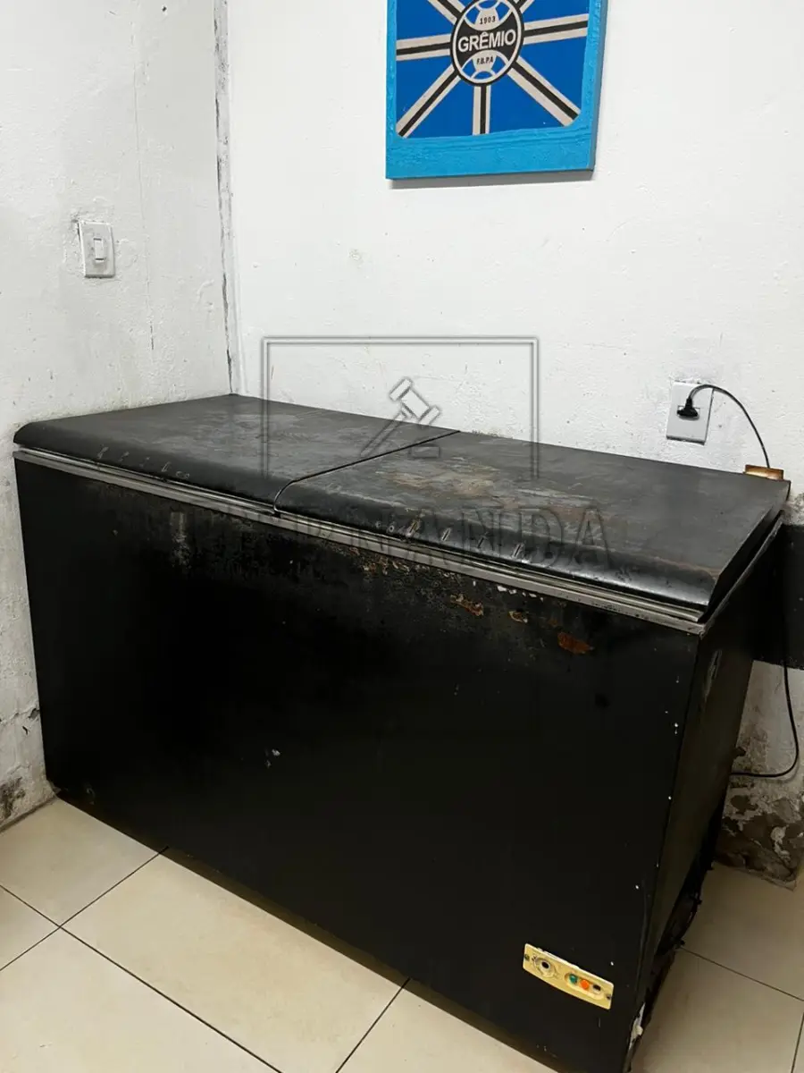 LOTE 009 - 01(um) balcão refrigerado, com duas portas, avaliado em R$ 1.350,00