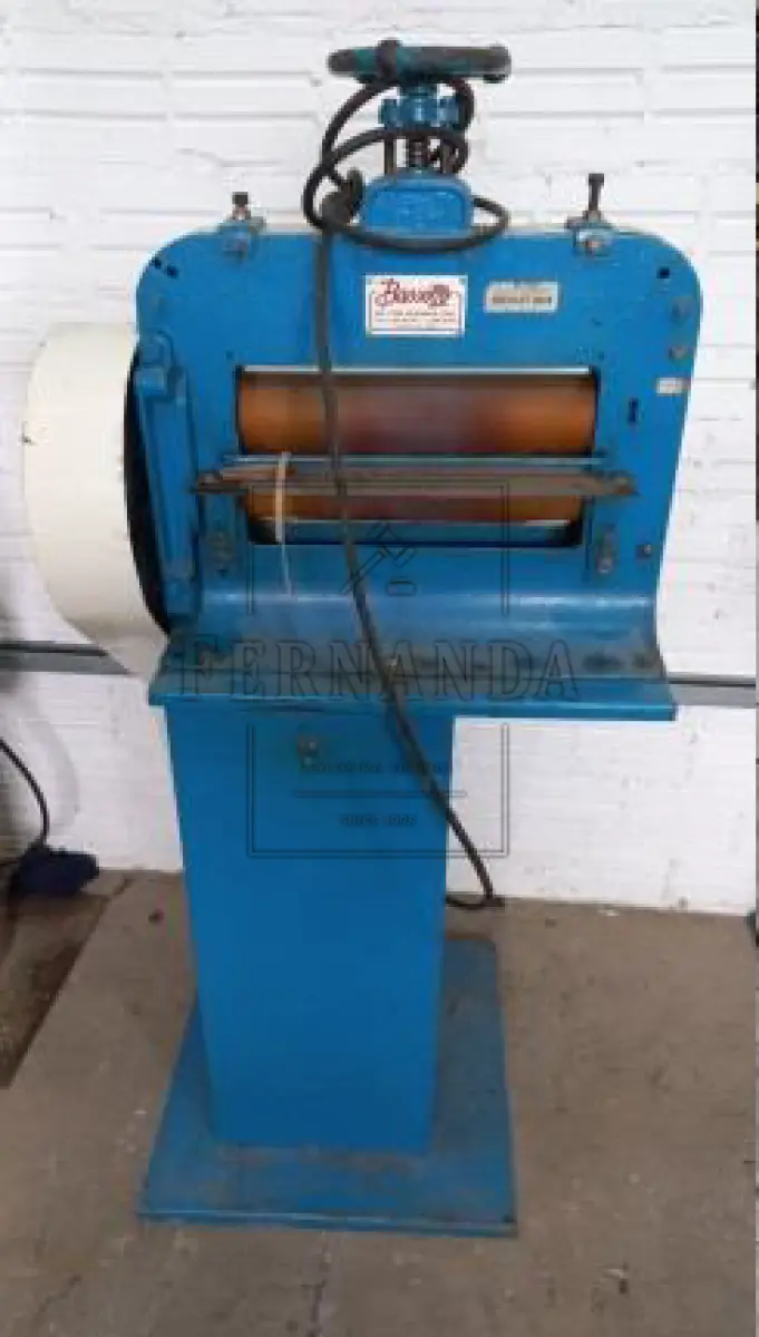 LOTE 030 - Máquina de calandra, marca Bassoto. Avaliada em R$ 2.800,00. 2° Leilão