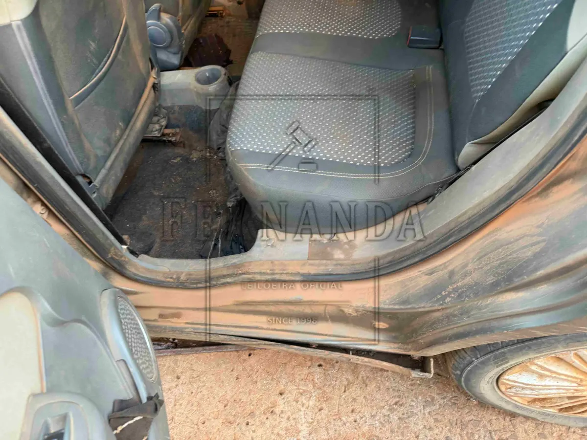 LOTE 007 - Veículo marca Fiat, modelo Siena Essence 1.6, cor cinza, ano 2016, modelo 2016, combustível álcool/gasolina, placas IXP-0260.