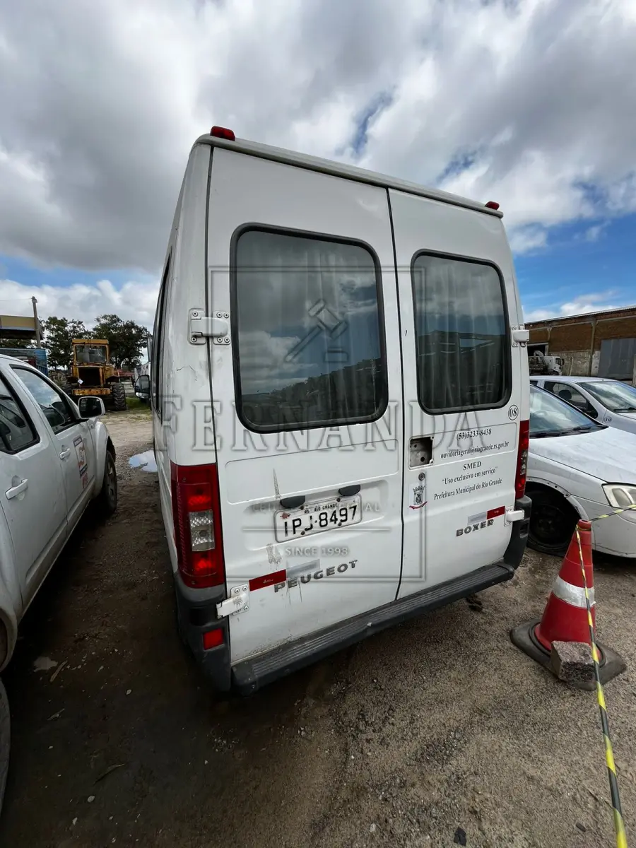 LOTE 007 - MICROÔNIBUS MARCA PEGEOUT/ BOXER JAEDI TUR, ANO/MODELO 2008/2009, PLACA IPJ8497. AVALIADO EM R$ 2.600,00