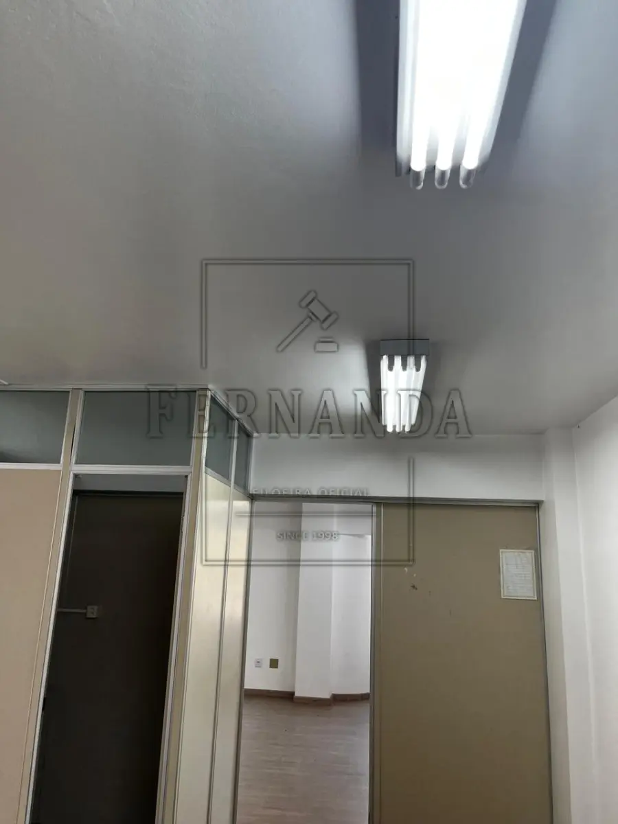 LOTE 003 - SANTO ÂNGELO/RS: Sala Comercial na Rua Três de Outubro, n° 256/202, Centro, Santo Ângelo/RS.  Matrícula n° 29.445. Avaliado em R$ 142.200,00.