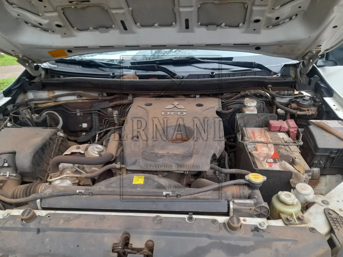LOTE 003 - Caminhonete Cabine Dupla Mitsubishi L200 Triton Sport GL,  2.4 4x4 MT, cor branca, capacidade 5pessoas, ano/modelo 2018/2019. Avaliada em R$ 70.838,40.