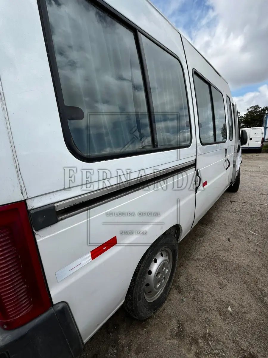 LOTE 007 - MICROÔNIBUS MARCA PEGEOUT/ BOXER JAEDI TUR, ANO/MODELO 2008/2009, PLACA IPJ8497. AVALIADO EM R$ 2.600,00