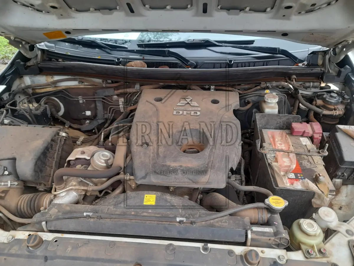 LOTE 003 - Caminhonete Cabine Dupla Mitsubishi L200 Triton Sport GL,  2.4 4x4 MT, cor branca, capacidade 5pessoas, ano/modelo 2018/2019. Avaliada em R$ 70.838,40.