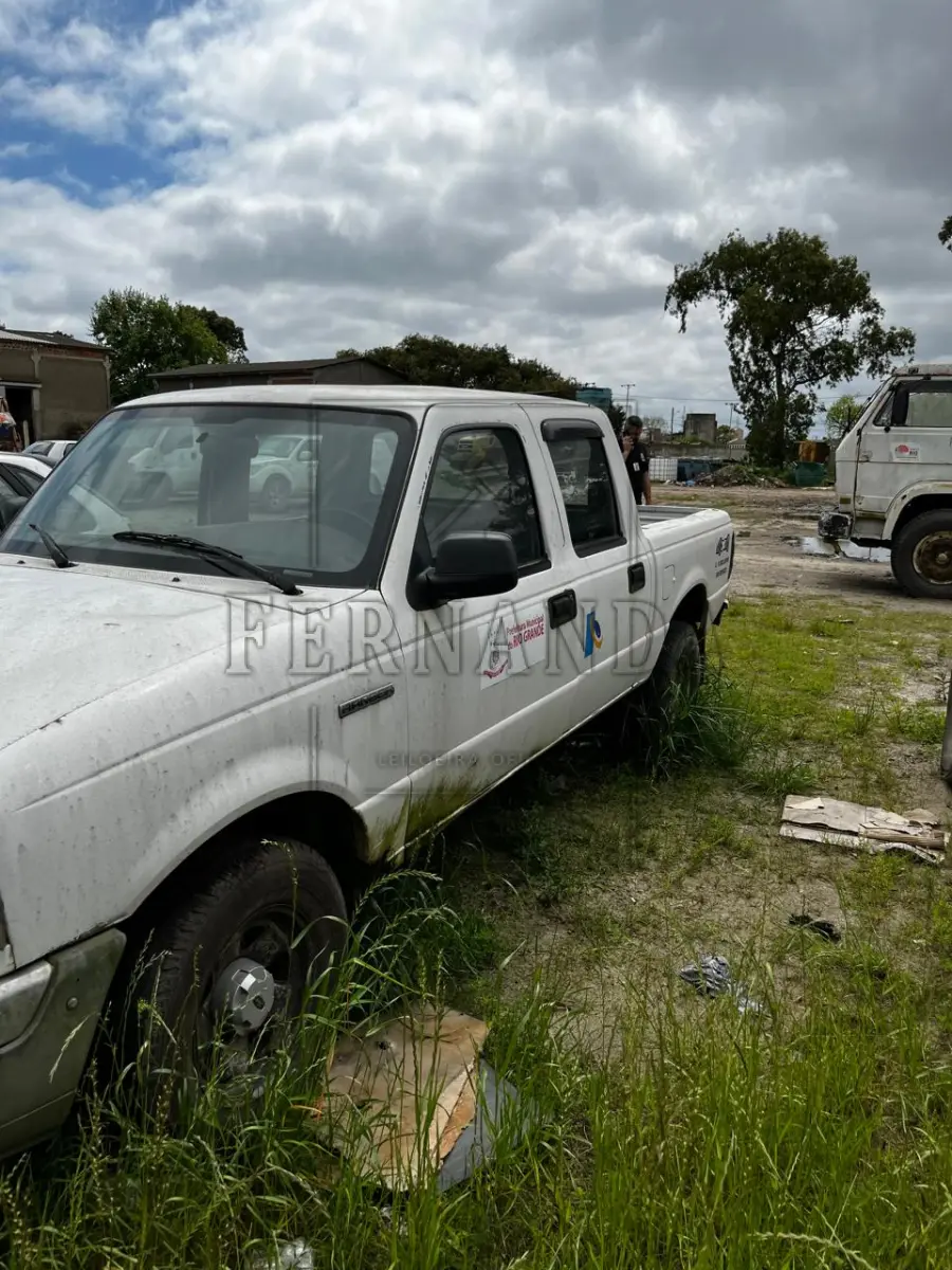 LOTE 008 - FORD RANGER XL 13F, ANO/MODELO 2005/2006,PLACA IMW2631. AVALIADA EM R$ 4.400,00.