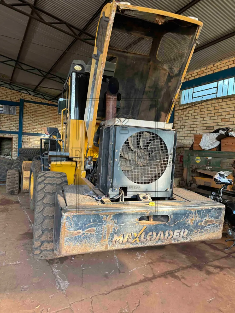 LOTE 002 - Carregador, marca MAXLOADER, modelo MAX934N, ano 2017, número série MCH0005.