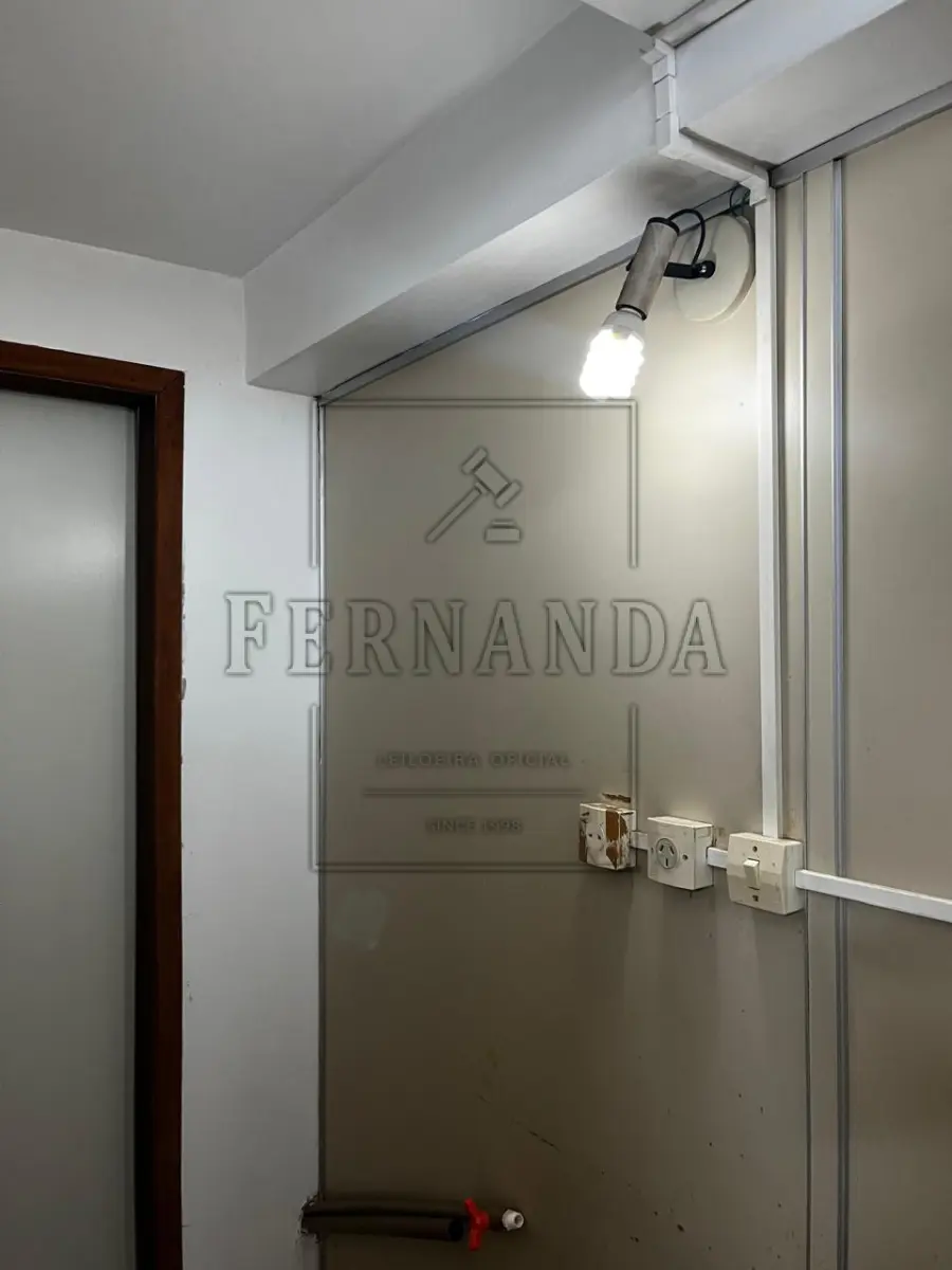 LOTE 003 - SANTO ÂNGELO/RS: Sala Comercial na Rua Três de Outubro, n° 256/202, Centro, Santo Ângelo/RS.  Matrícula n° 29.445. Avaliado em R$ 142.200,00.