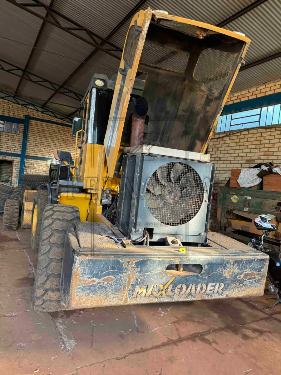 LOTE 002 - Carregador, marca MAXLOADER, modelo MAX934N, ano 2017, número série MCH0005.