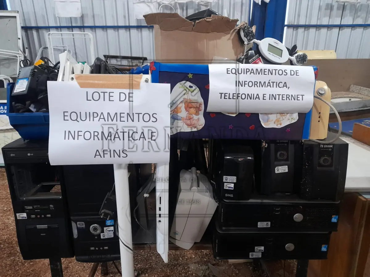 LOTE 013 - Lote de Equipamentos de informática, imagem e itens eletrônicos similares. Avaliado em R$ 5.998,60.
