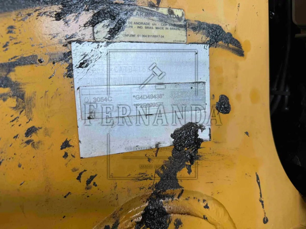 LOTE 006 - Retroescavadeira, marca Caterpillar, modelo 416E, ano 2014.