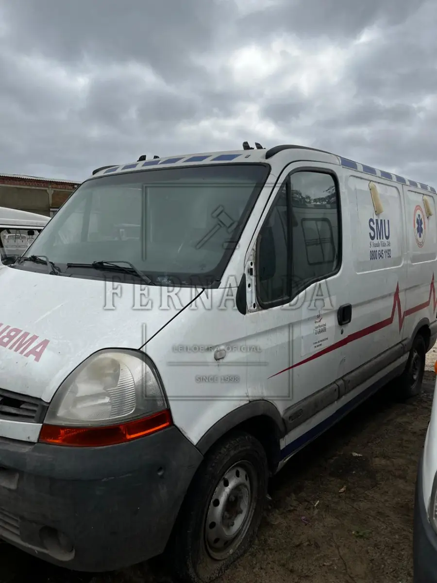 LOTE 002 - ESPECIAL CAMINHONETE RENAULT / MSTR MARIMAR AMB, ANO / MODELO 2011/2012, PLACA ISR 3956. AVALIADA EM R$3.500,00.