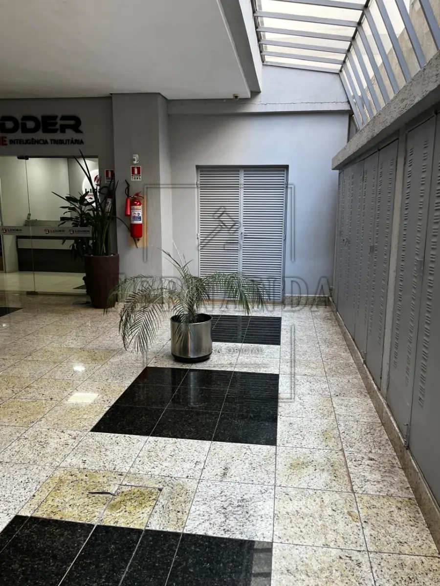 LOTE 003 - SANTO ÂNGELO/RS: Sala Comercial na Rua Três de Outubro, n° 256/202, Centro, Santo Ângelo/RS.  Matrícula n° 29.445. Avaliado em R$ 142.200,00.