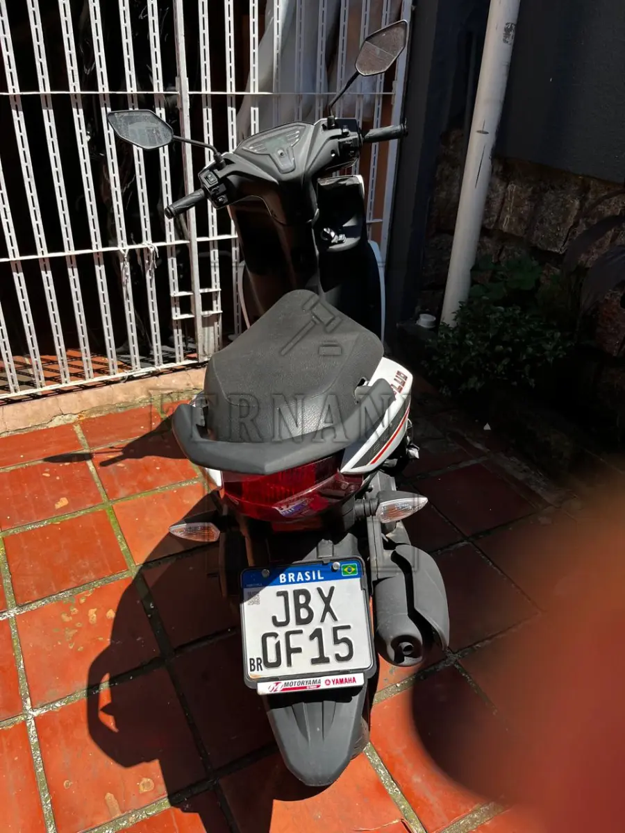 LOTE 005 - Yamaha / Fluo 125, placa JBX0F15. Avaliada em R$ 14.000,00. 1° Leilão.