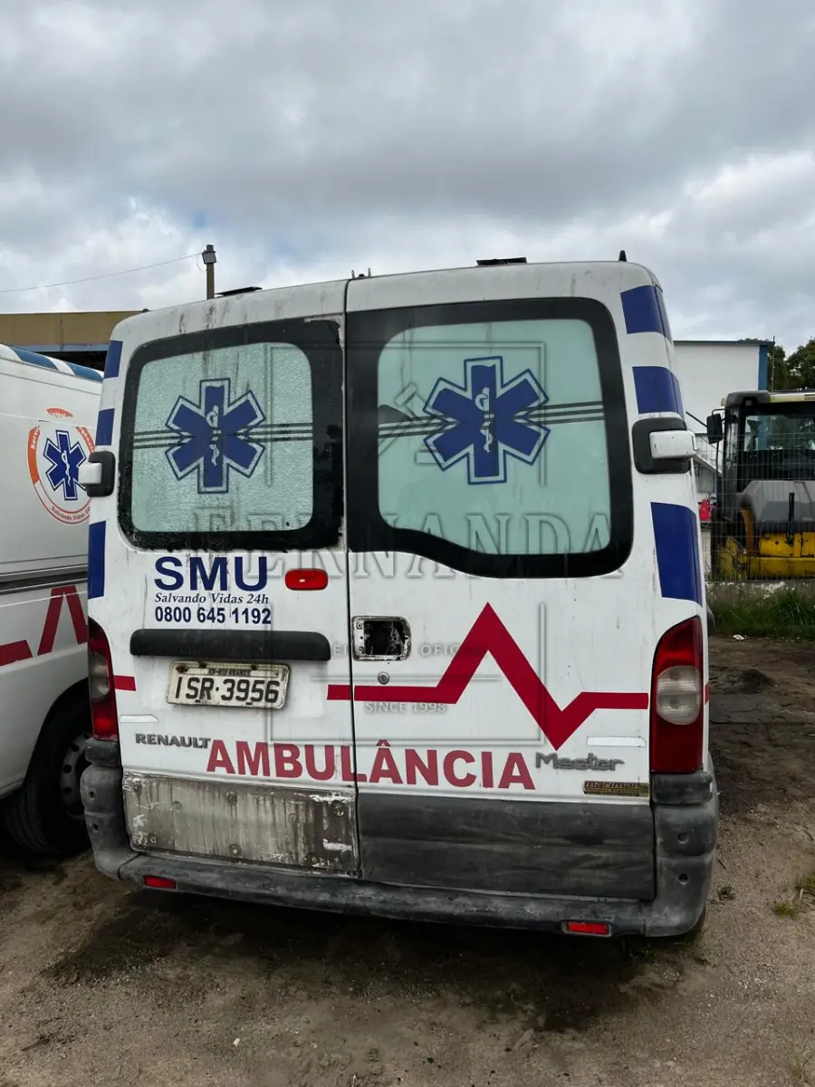 LOTE 002 - ESPECIAL CAMINHONETE RENAULT / MSTR MARIMAR AMB, ANO / MODELO 2011/2012, PLACA ISR 3956. AVALIADA EM R$3.500,00.