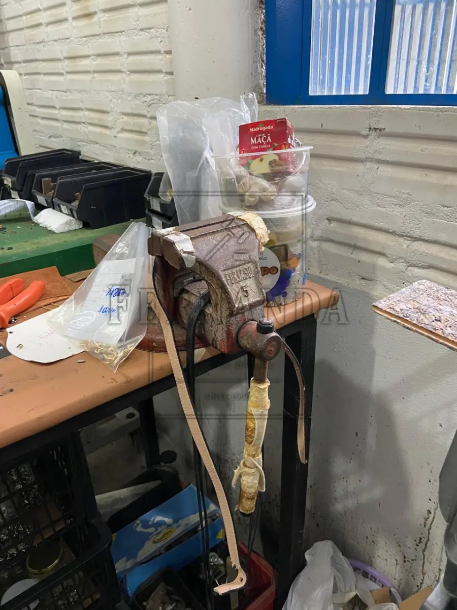 LOTE 047 - Uma Morsa. Marca Forjasul. Avaliada em R$ 500,00. 2° Leilão