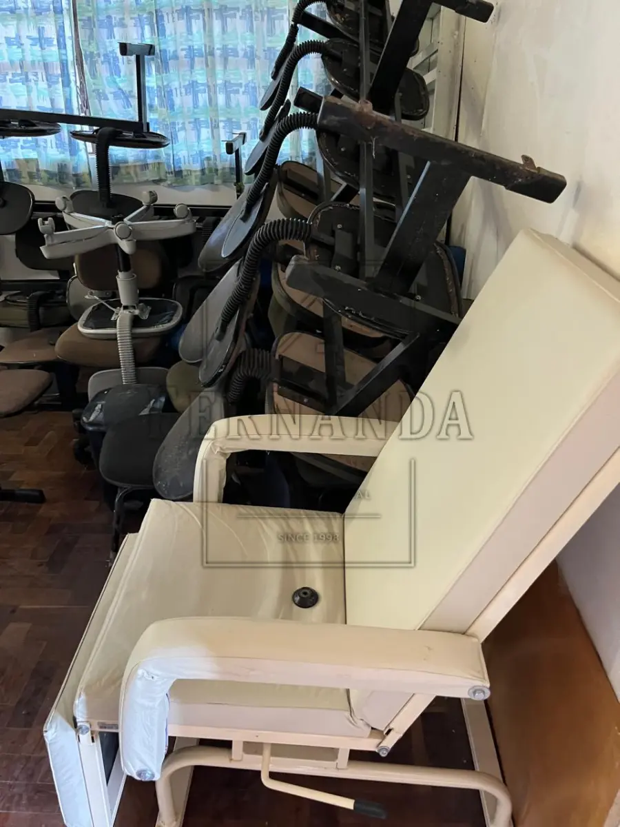 LOTE 006 - Lote de Sucata de Móveis, eletrônicos e diversos. Avaliado em R$ 1.390,00