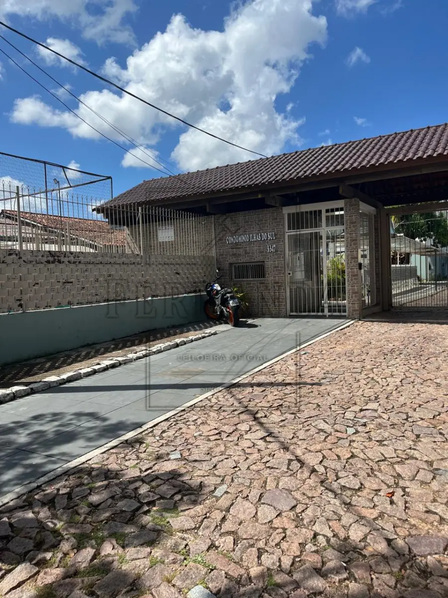 LOTE 001 - PORTO ALEGRE/RS - Apartamento n°404, Bloco Ilha das Pombas do Edifício Condomínio Edifício Residencial Ilhas do Sul,localizado na Rua Padre João Batista Reus n°3347, Bairro Camaquã, Porto Alegre. Matrícula n° 21099 do Registro de Imóveis da 3a Zona de Porto Alegre. Avaliado em R$ 270.000,00. 1° Leilão