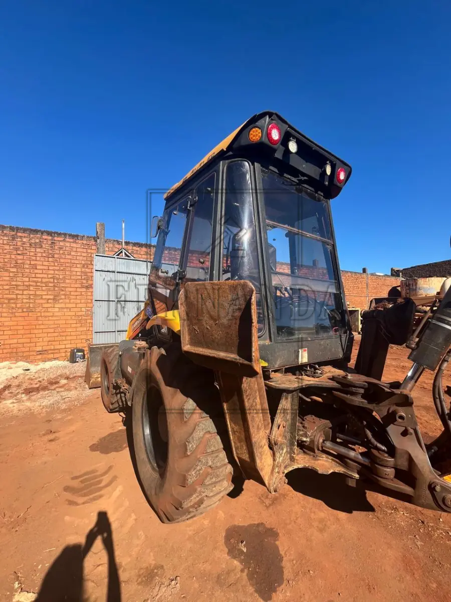 LOTE 002 - RETROESCAVADEIRA RANDON RD 406 SÉRIE B ANO 2019, Chassi 9AD406AQLK0007357.avaliada em R$ 98.000,00