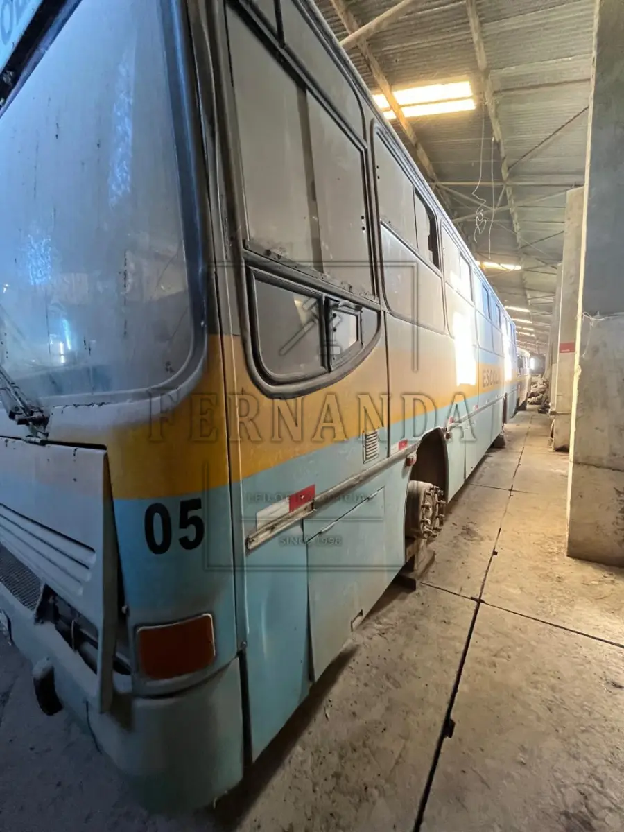 LOTE 016 - Ônibus VW / 16.180 CO, ano/modelo 1996/1996, placa IEP7758. Avaliado em R$ 2.600,00.