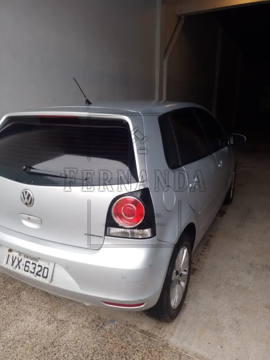 LOTE 010 - Veículo VW Polo 1.6, placas IVX6320, cor prata, ano/modelo 2013/2014. Avaliado em R$31.000,00. 2° Leilão. BEM RECOLHIDO