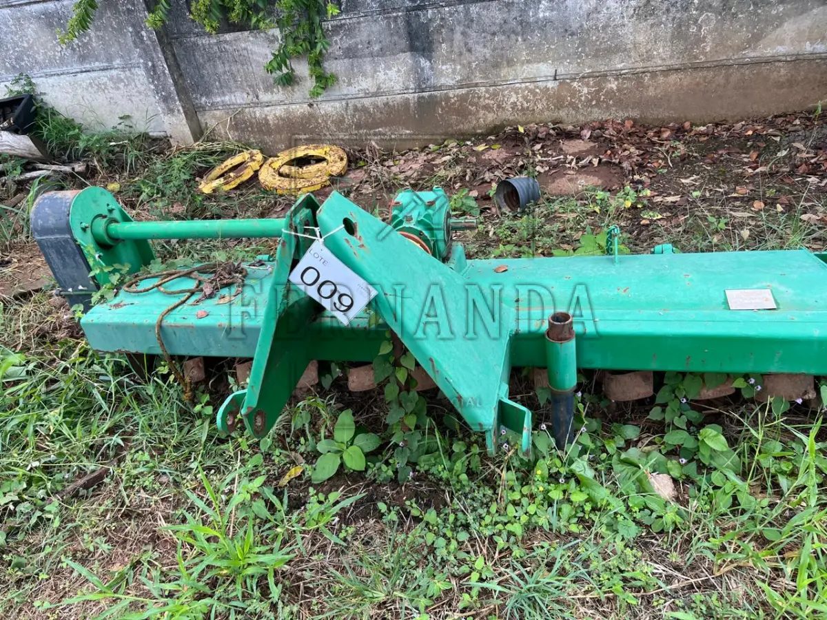LOTE 009 - Enxada Rotativa 2 metros, marca Algor, série 117. Avaliada em R$ 900,00.